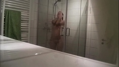sexy niece Brenda spied when she showered